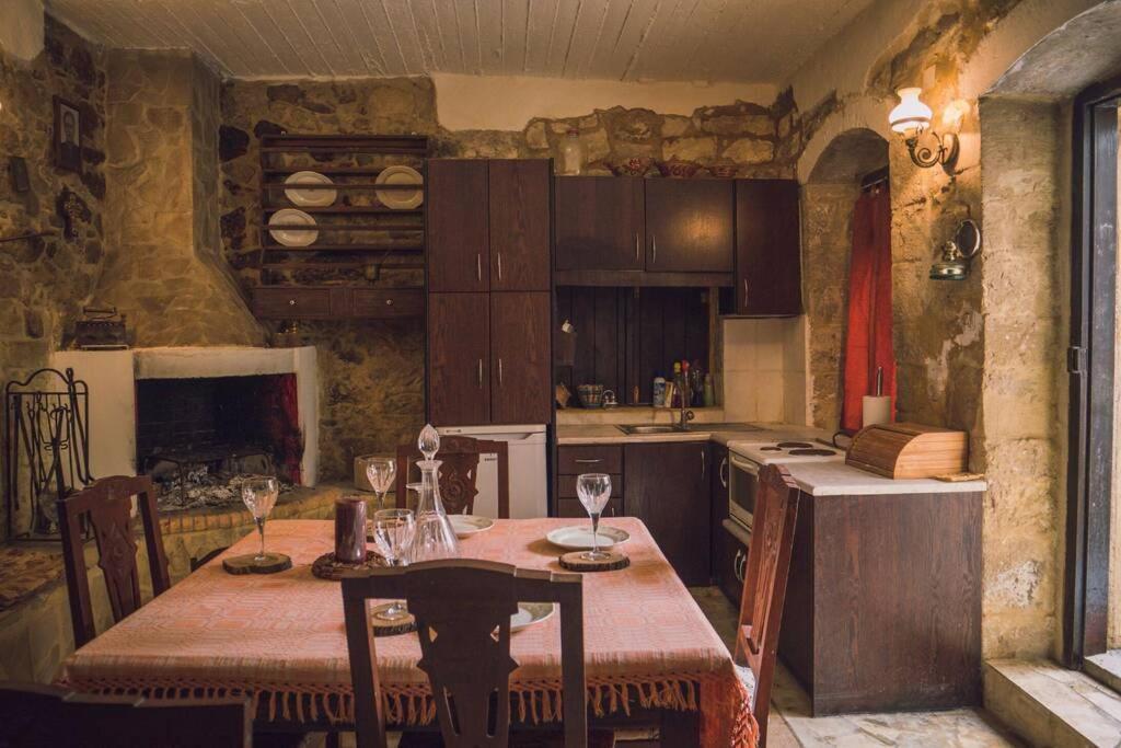 The Royal Stonehouse : Sophia Villa Vasiliki  Exterior photo